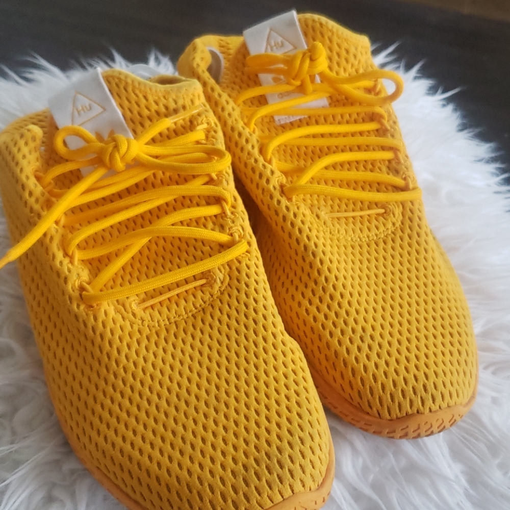 Adidas Yellow and White Size 9.5